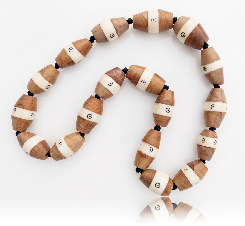 COLLAR MADERA Y HUESO LARGO